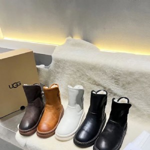 The World's Hottest New Models of 2025 Replica Women's Boots Ugg Platform Snow Boots